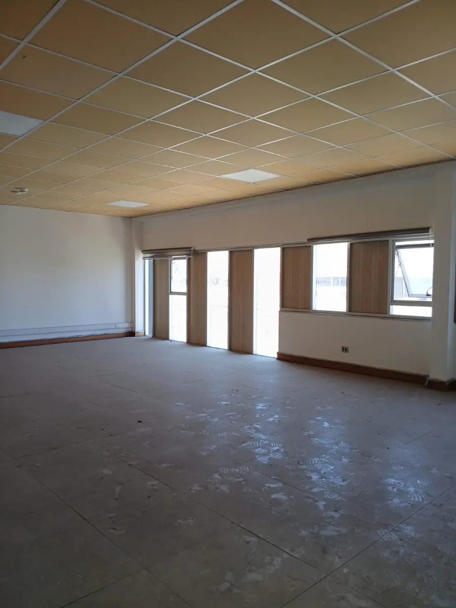 Arriendo Galpon Con Oficina Y Showroom Frente A La Radial