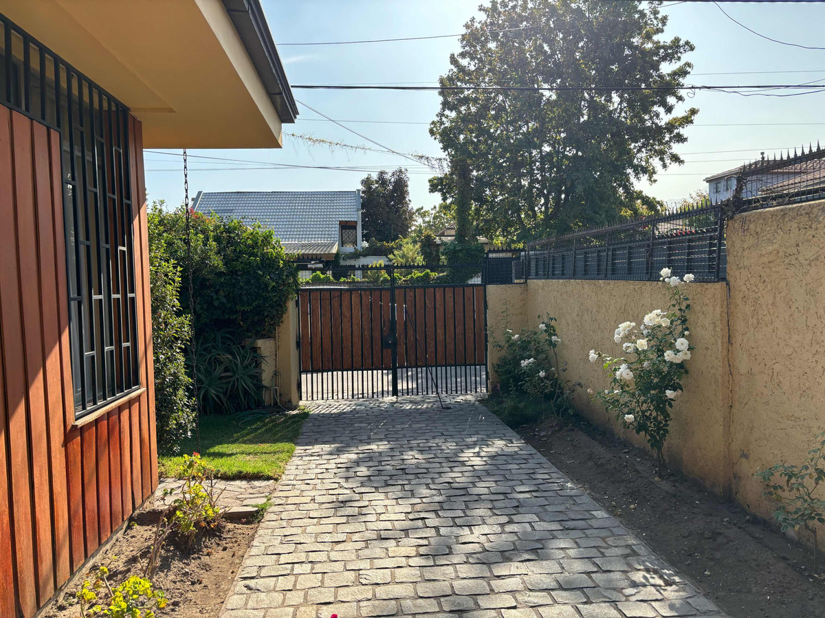 Venta Casa 5D 4B 2E Los Dominicos - Las Condes