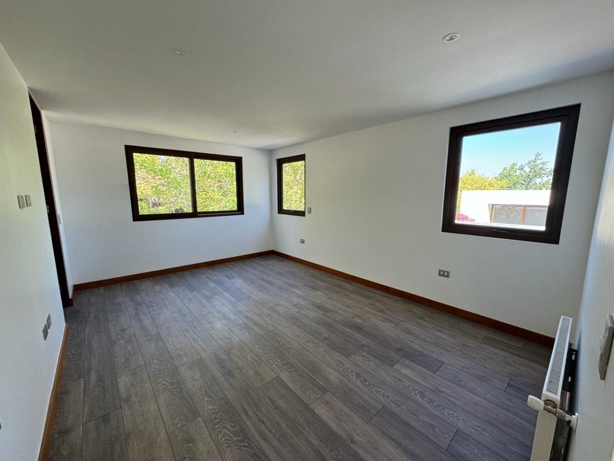 Venta Casa NO 6D Walk-in cl&oacute;set 4B 2E 1B San Carlos de Apoquindo - Las Condes