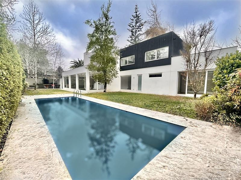 Arriendo Casa NorOriente-Poniente 6D 4B 2E 1B Borde R&iacute;o - Casa Piedra - Vitacura