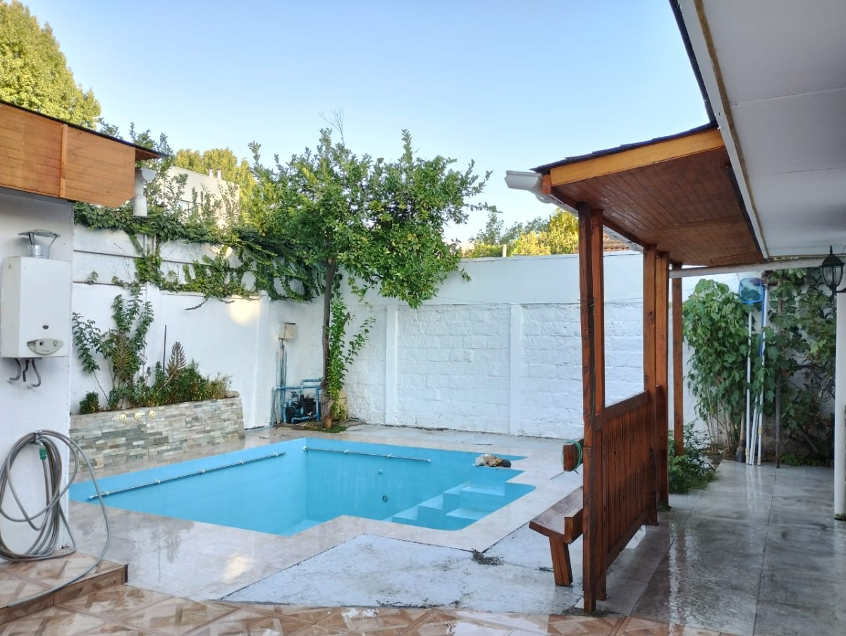 Venta Casa O 4D 4B 5E 1B Rotonda Atenas - Las Condes