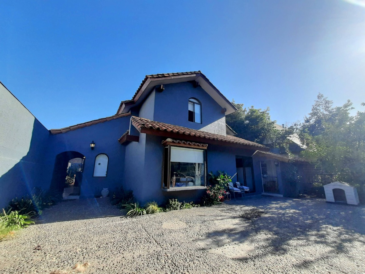 Arriendo Casa N 4D en suite Walk-in cl&oacute;set 3B 2E 2B Villa El Dorado - Vitacura