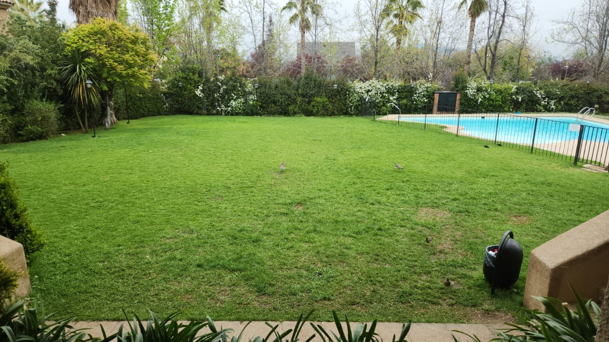 Arriendo Casa 6D en suite Walk-in cl&oacute;set 5B 2E 1B San Carlos de Apoquindo - Las Condes