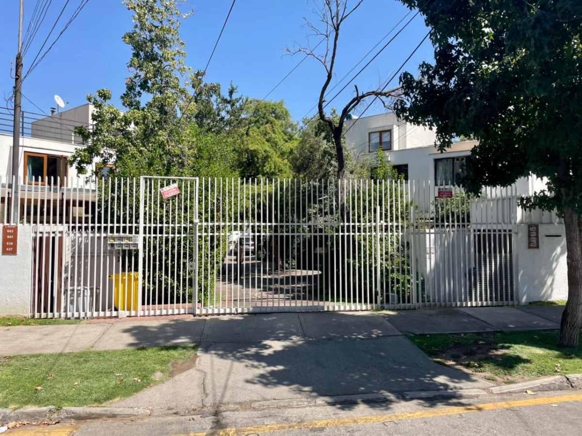 Arriendo Casa NO 5D en suite 3B 1E 1B Los Dominicos - Las Condes