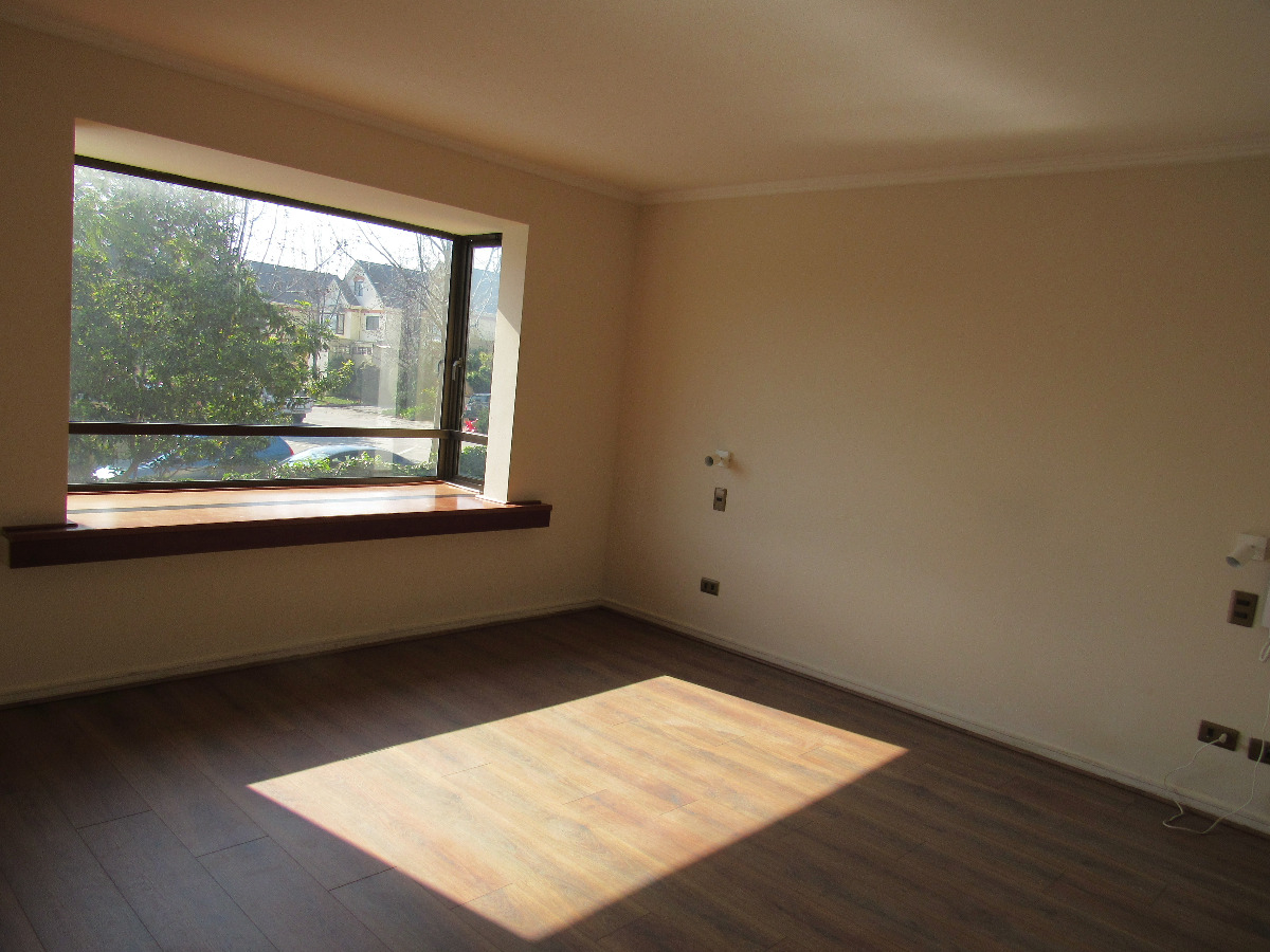 Arriendo Casa NOSP 5D en suite Walk-in cl&oacute;set 4B 3E 2B San Carlos de Apoquindo - Las Condes