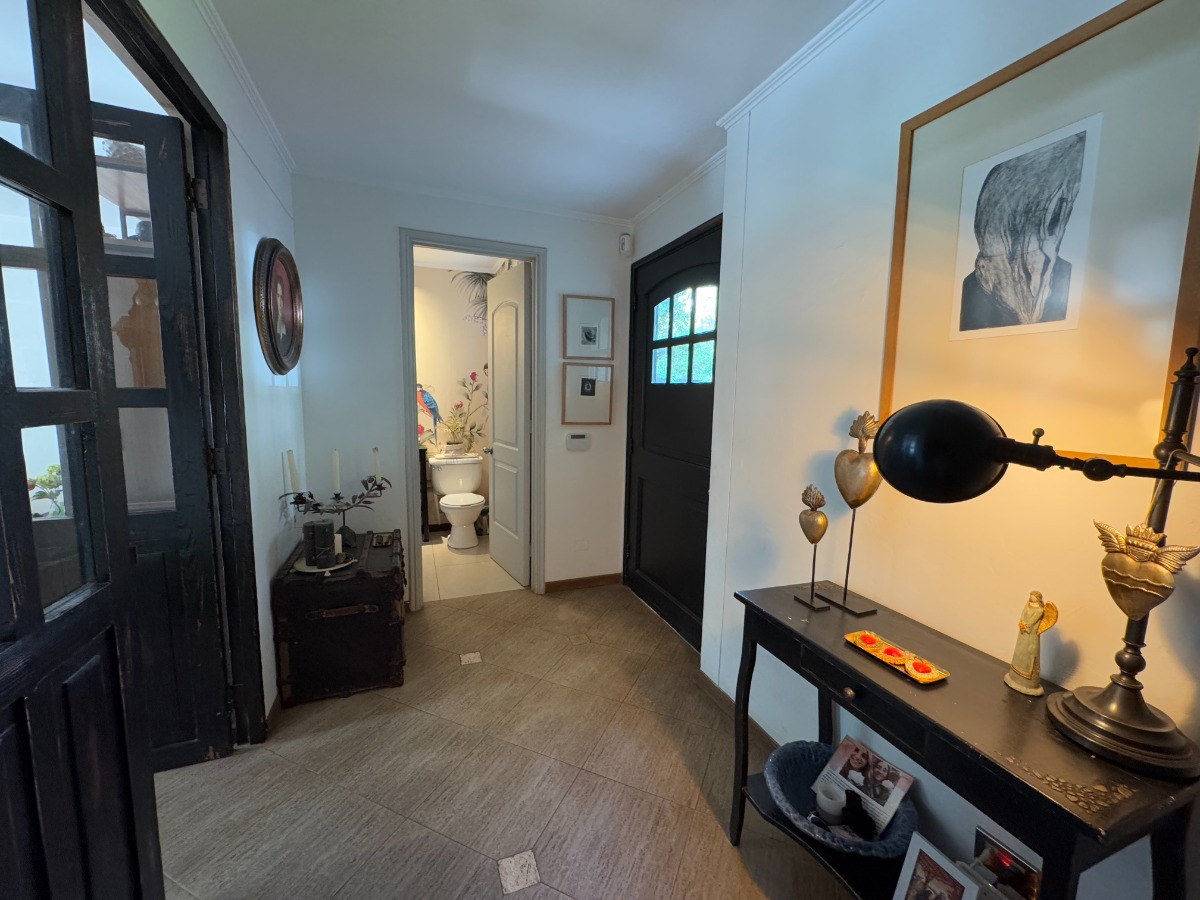 Venta Casa 4D en suite Walk-in cl&oacute;set 3B 2E 1B San Carlos de Apoquindo - Las Condes