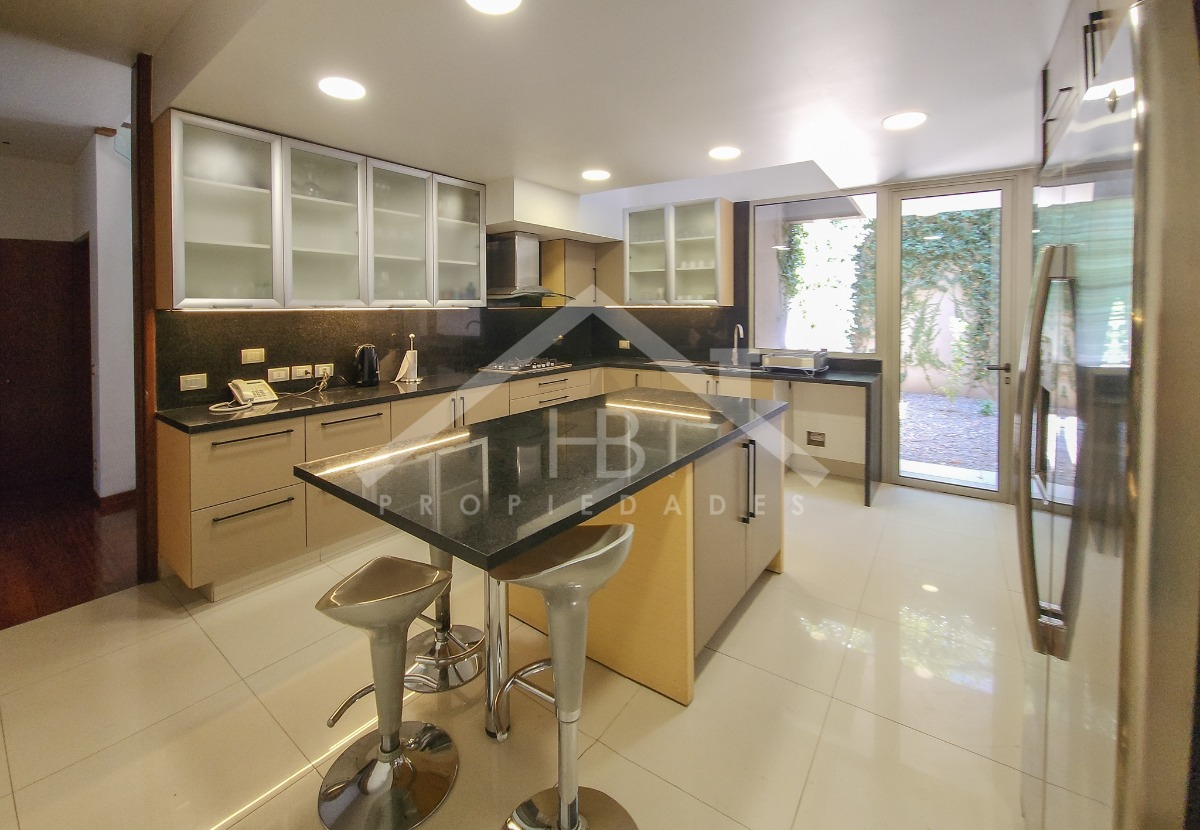 Arriendo Casa NO 4D en suite Walk-in cl&oacute;set 4B 3E 1B La Dehesa - Lo Barnechea