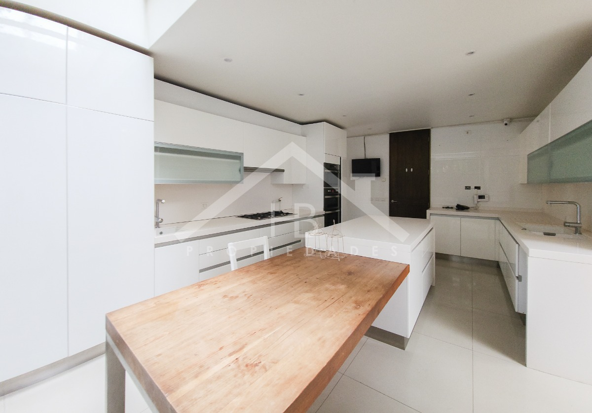 Venta Casa NO 5D en suite Walk-in cl&oacute;set 6B 3E 2B La Dehesa - Lo Barnechea