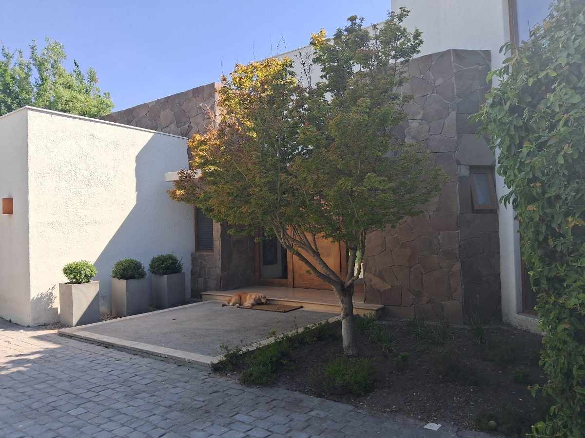 Venta Casa NP 5D en suite Walk-in cl&oacute;set 5B 2E 1B Chicureo - Colina