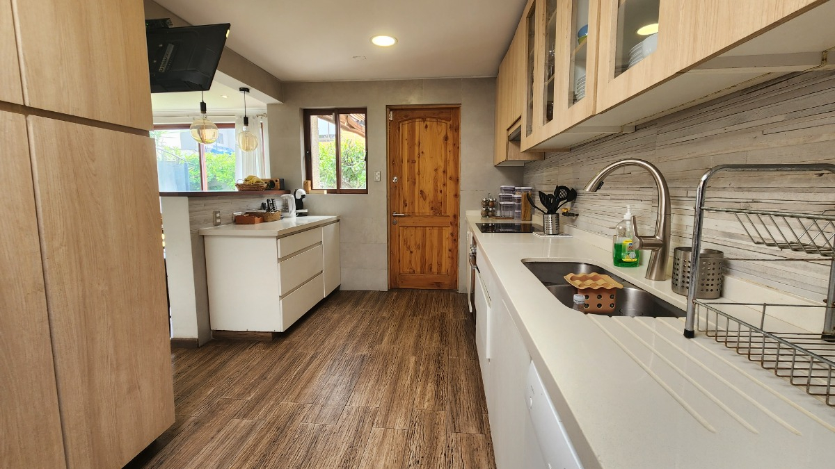 Arriendo Casa SO 4D en suite Walk-in cl&oacute;set 3B 2E 1B La Llaver&iacute;a - Vitacura