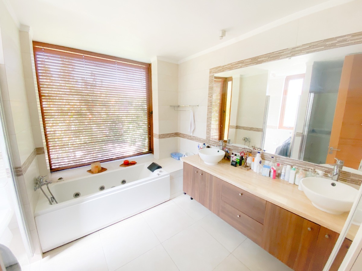 Venta Casa O 4D en suite Walk-in cl&oacute;set 4B 2E Chicureo - Colina