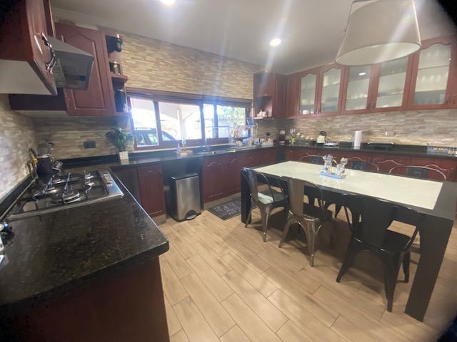 Venta Casa SP 4D en suite Walk-in cl&oacute;set 4B 6E 1B Chicureo - Colina