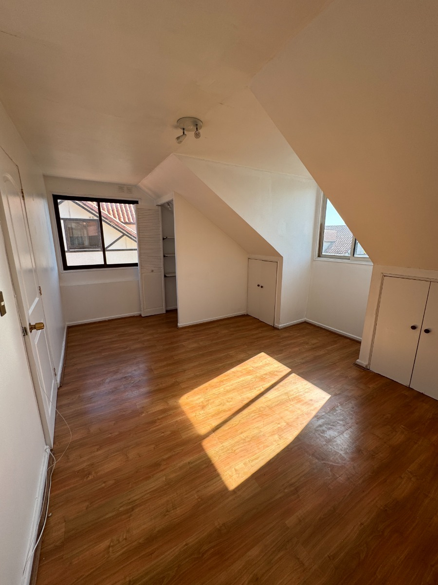 Arriendo Casa NO 4D en suite Walk-in cl&oacute;set 3B 1E San Carlos de Apoquindo - Las Condes