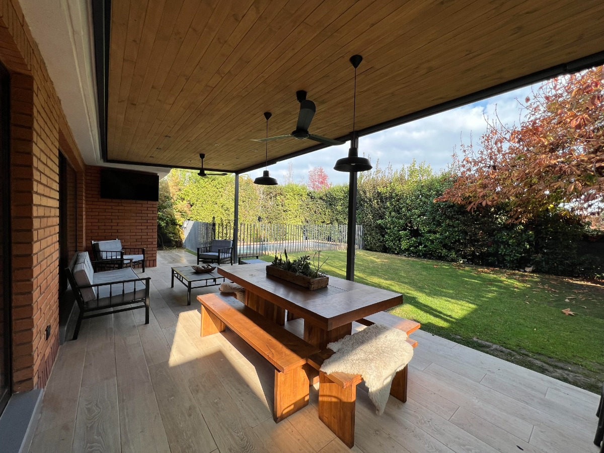 Venta Casa NP 6D en suite Walk-in cl&oacute;set 4B 2E 2B San Carlos de Apoquindo - Las Condes