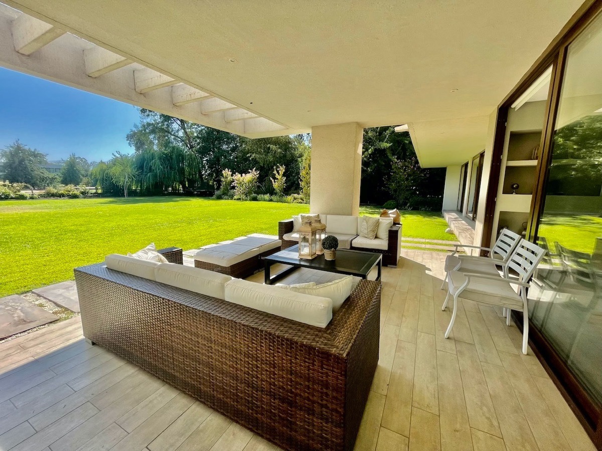 Venta Casa NO 5D en suite Walk-in cl&oacute;set 5B 4E 1B Chicureo - Colina