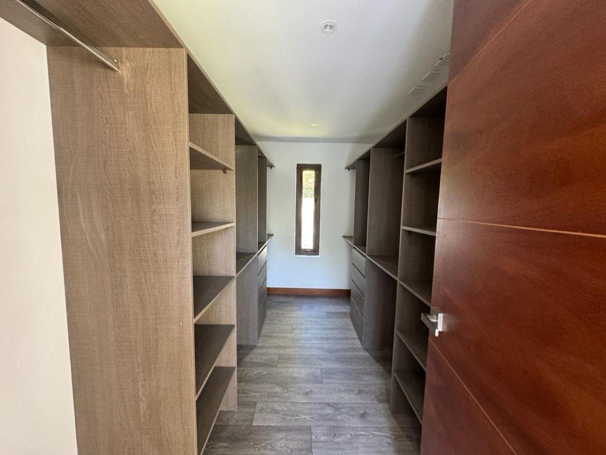 Venta Casa NO 6D Walk-in cl&oacute;set 4B 2E 1B San Carlos de Apoquindo - Las Condes