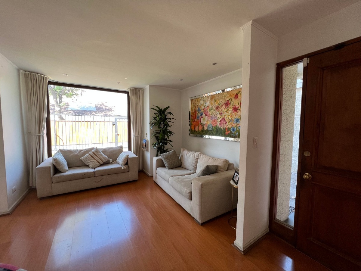 Venta Casa NO 4D en suite Walk-in cl&oacute;set 4B 2E 1B Villa El Dorado - Vitacura