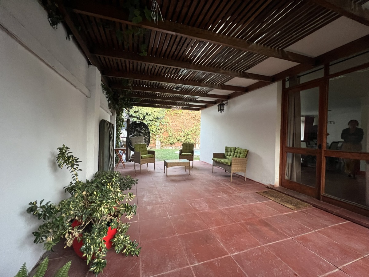 Venta Casa NO 5D en suite Walk-in cl&oacute;set 3B 3E 1B Los Dominicos - Las Condes