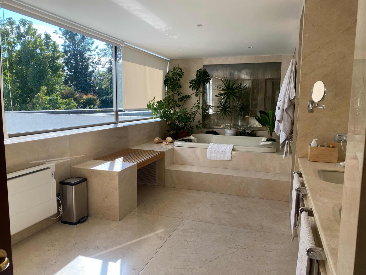 Arriendo Casa 7D 8B 5E 1B Los Dominicos - Las Condes