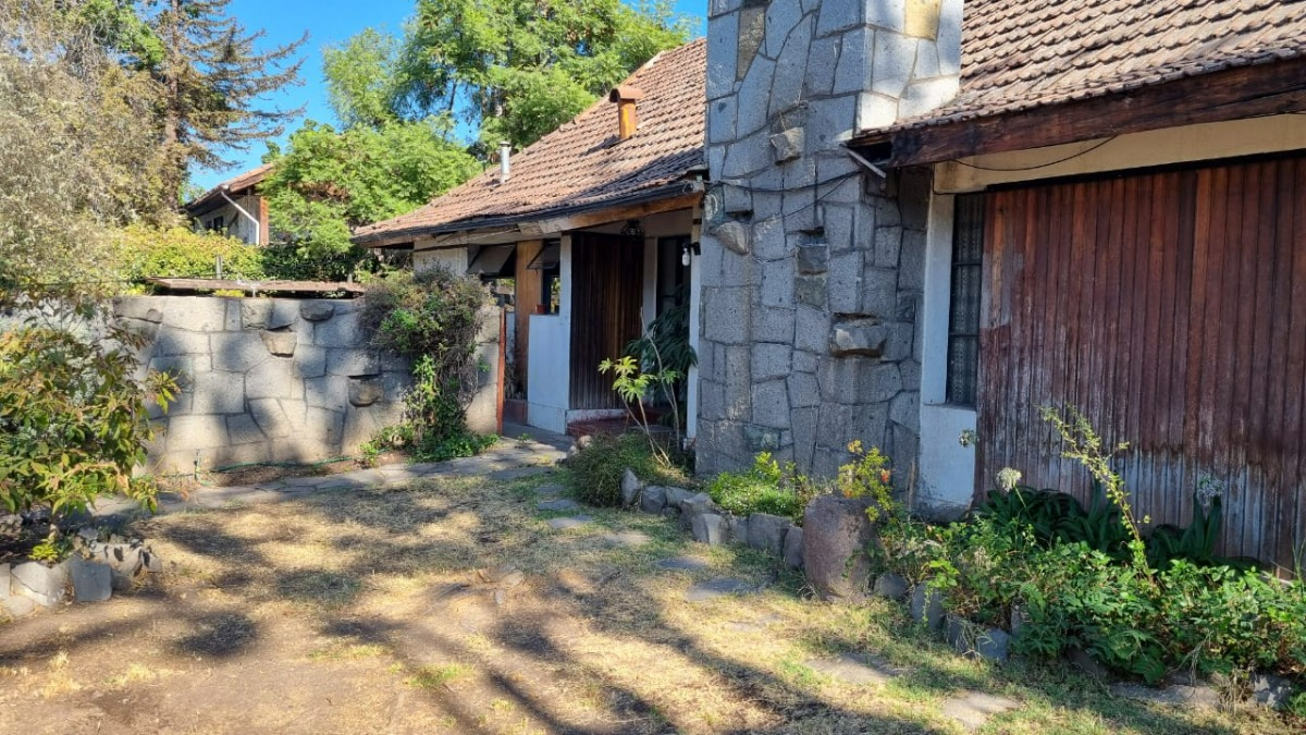 Venta Casa NO 3D 2B 2E Alto Las Condes - Las Condes