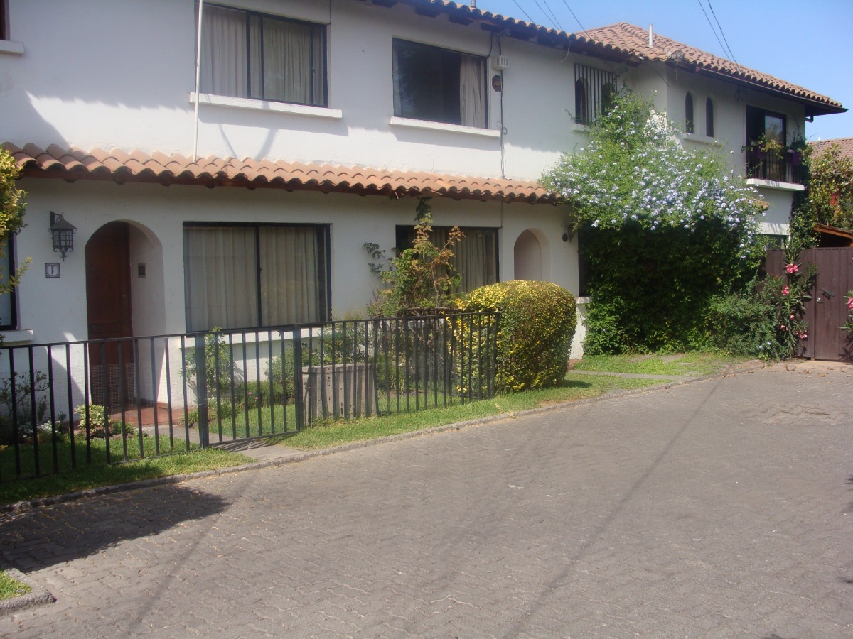 Arriendo Casa N 4D en suite 3B 2E Carlos Ossand&oacute;n - La Reina