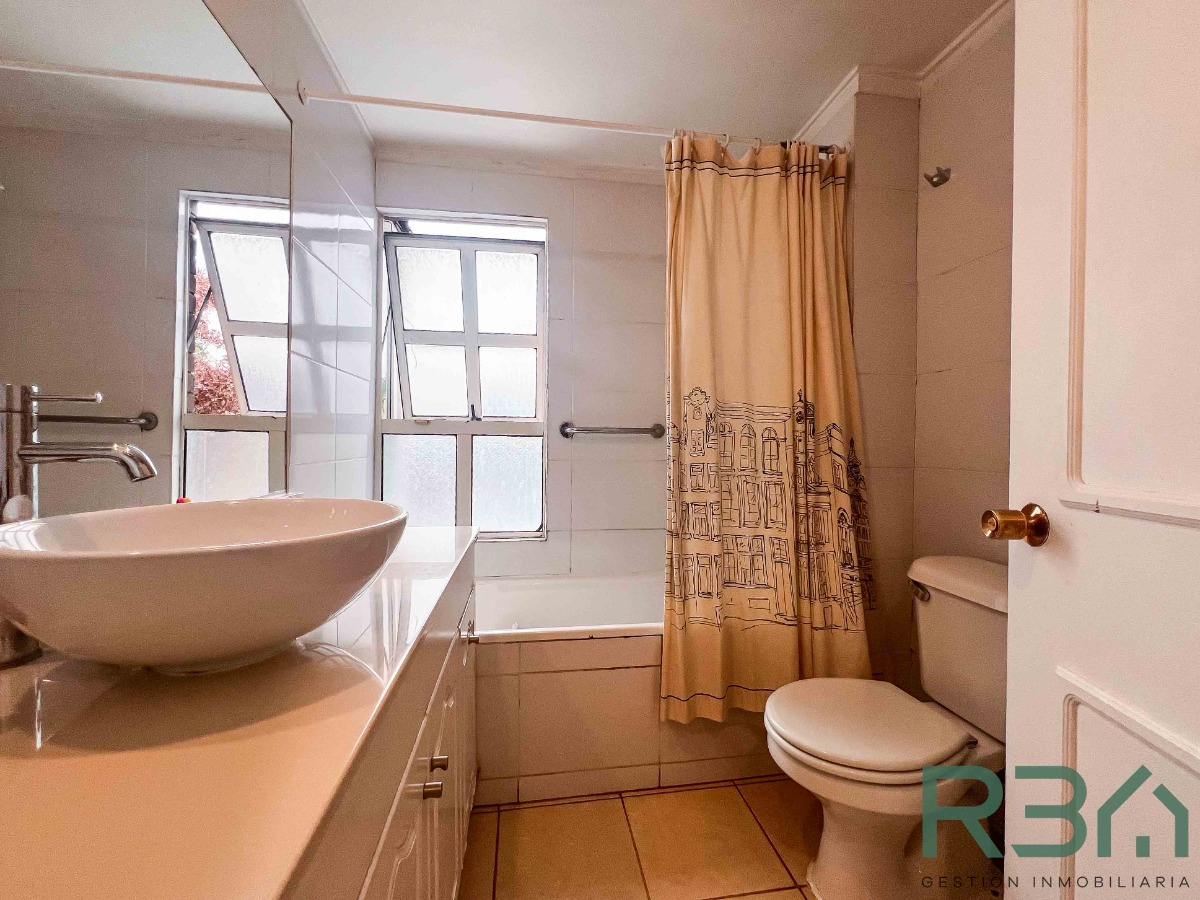 Venta Casa NOSP 4D en suite Walk-in cl&oacute;set 3B 1E 1B Estoril - Las Condes