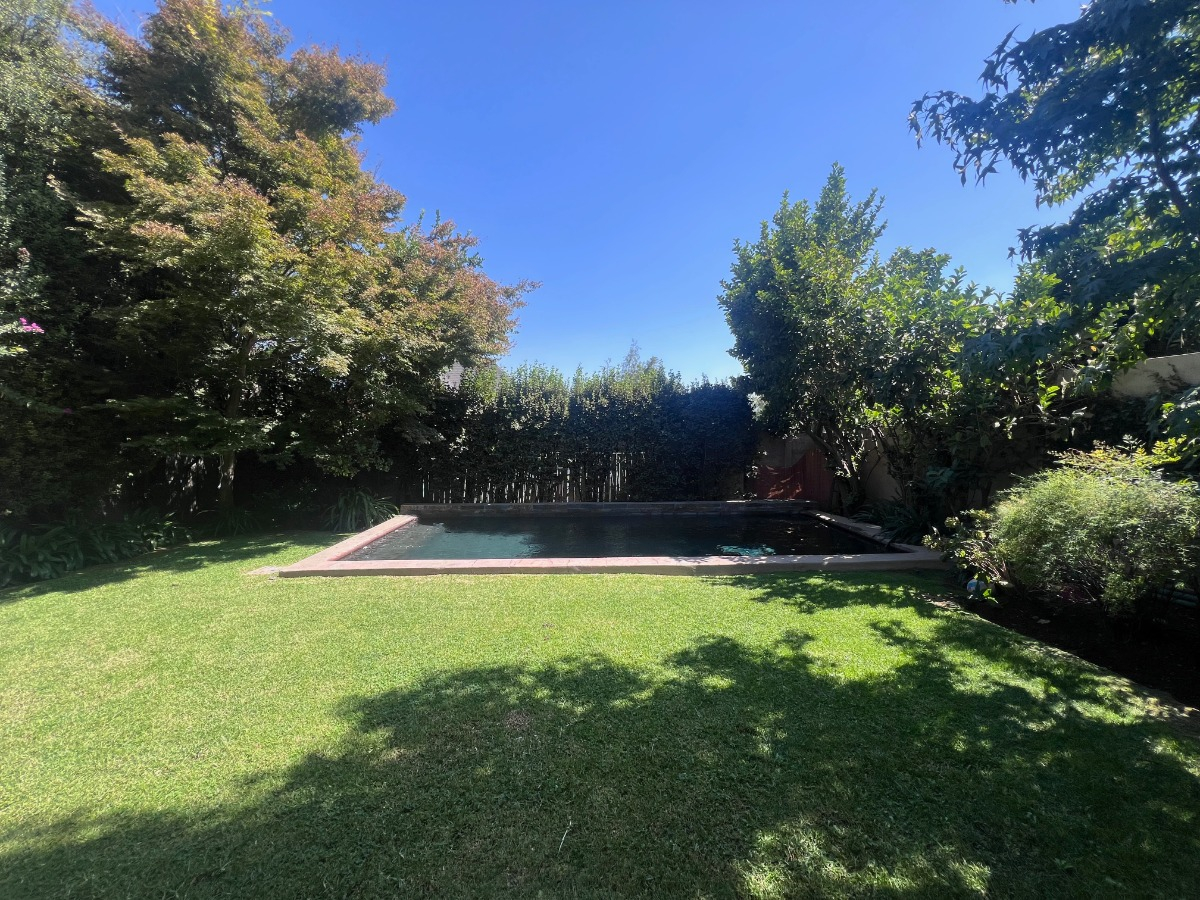 Arriendo Casa NP 4D en suite Walk-in cl&oacute;set 4B 2E 1B San Carlos de Apoquindo - Las Condes