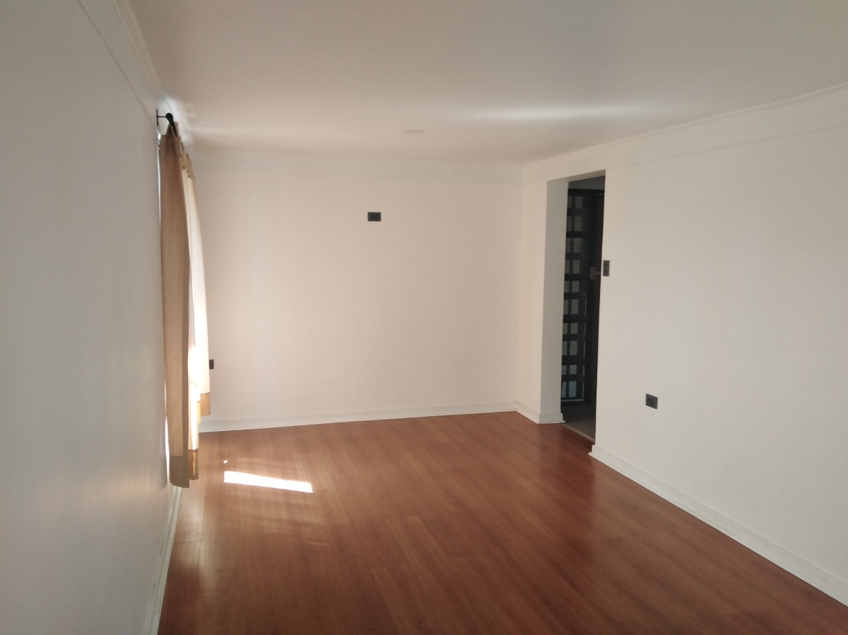 Venta Casa 3D en suite Walk-in cl&oacute;set 3B 2E Troncos Viejos - La Reina