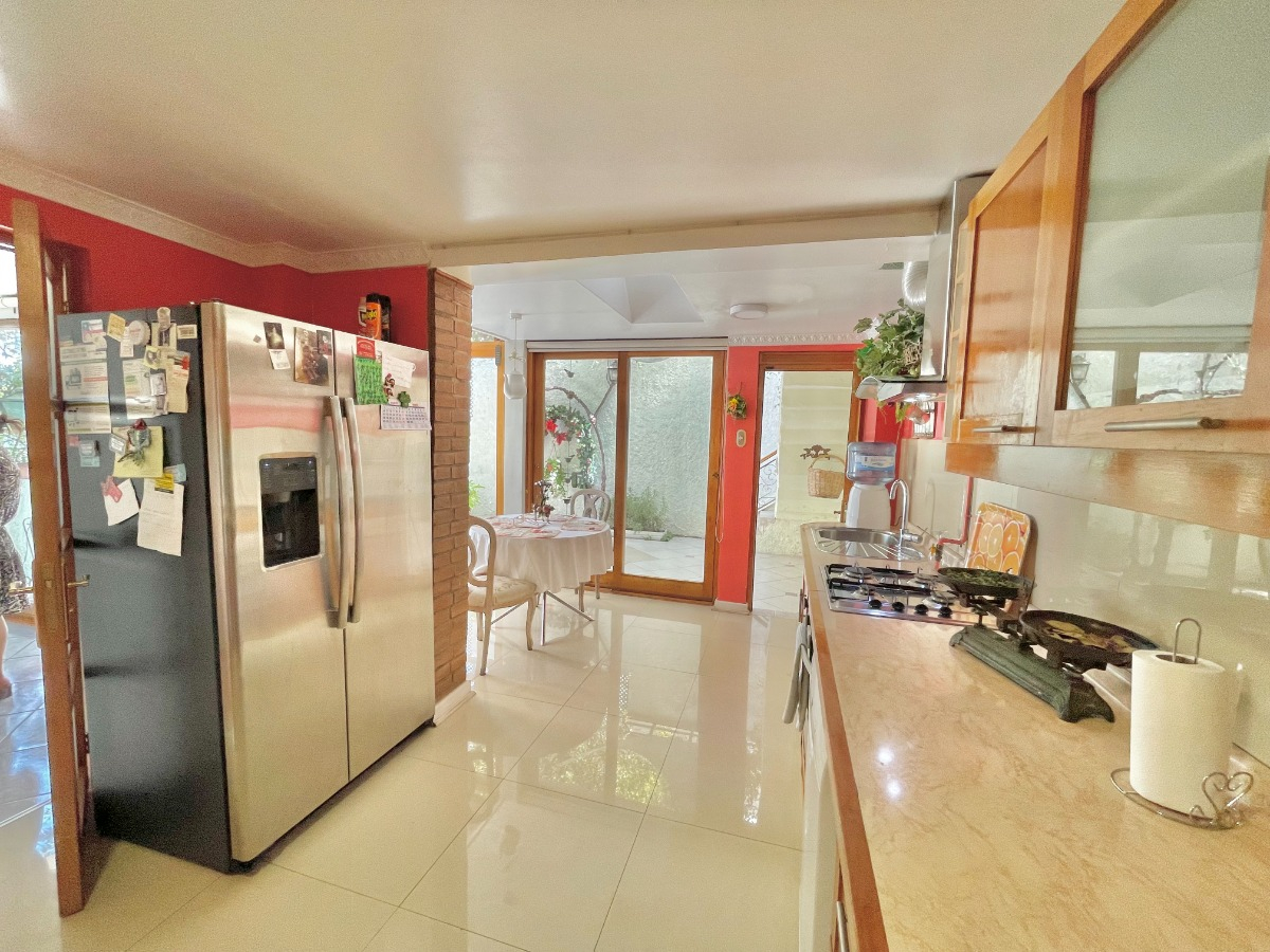 Venta Casa S 5D en suite Walk-in cl&oacute;set 5B 3E 1B Barrio El Golf - Las Condes