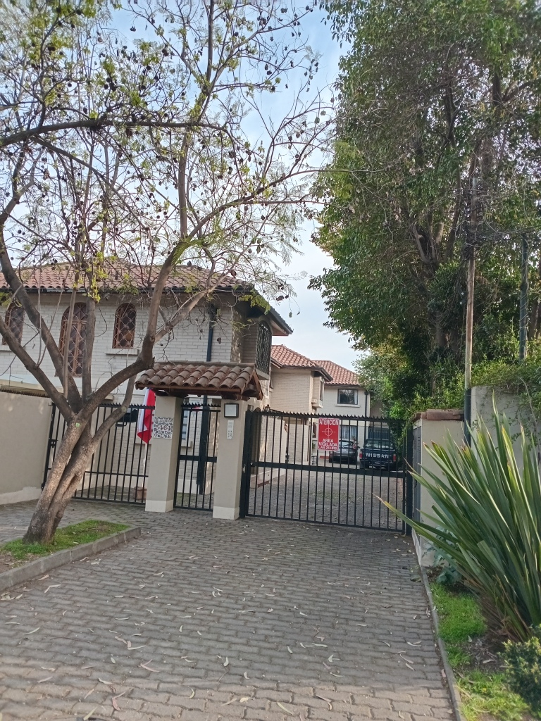 Venta Casa 4D 3B 1E Troncos Viejos - La Reina