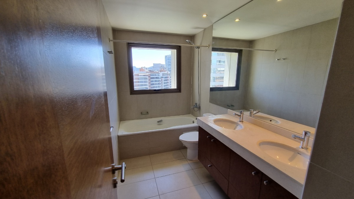 Venta Departamento 4D Barrio El Golf - Las Condes