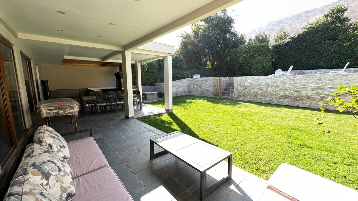 Venta Casa O 5D en suite Walk-in cl&oacute;set 4B 2E 1B Chicureo - Colina