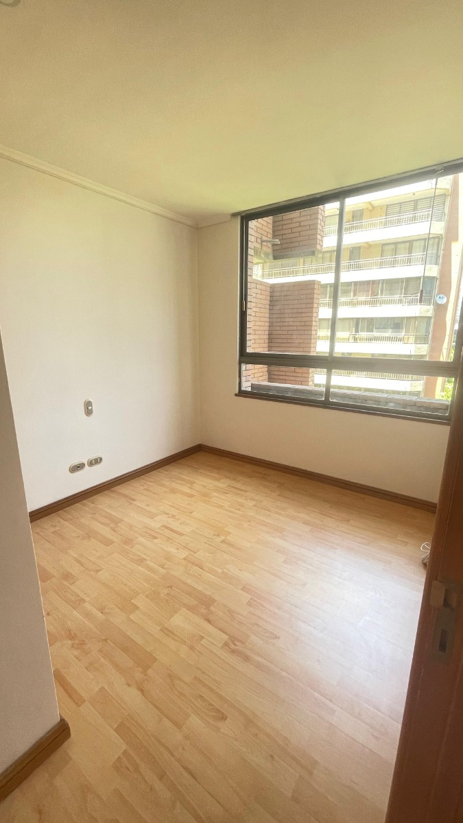 Arriendo Departamento SO 2D 1B 1E 1B Metro Escuela Militar - Las Condes