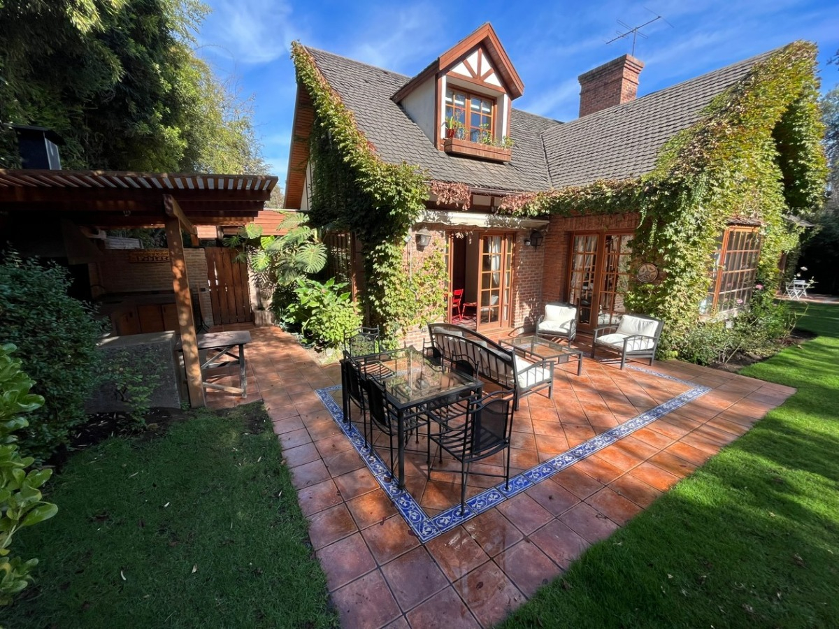 Arriendo Casa 6D 5B 8E 2B Los Dominicos - Las Condes