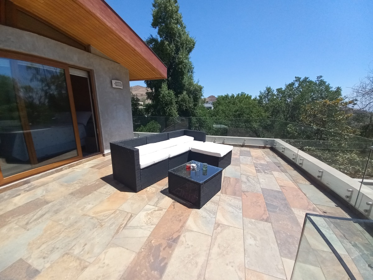 Venta Casa NP 5D en suite Walk-in cl&oacute;set 4B 6E 2B Chicureo - Colina