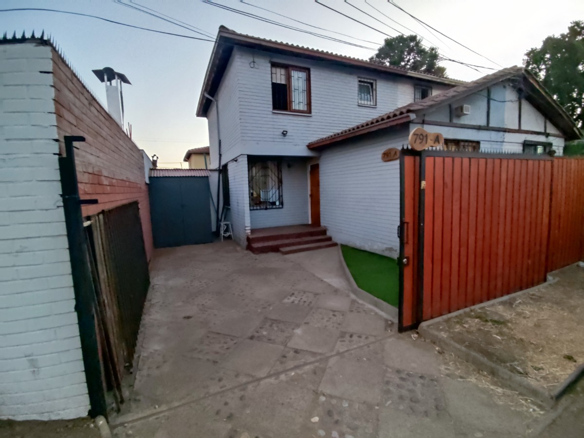 Venta Casa NO 3D 2B 1E 1B Francisco de Villagra - La Reina