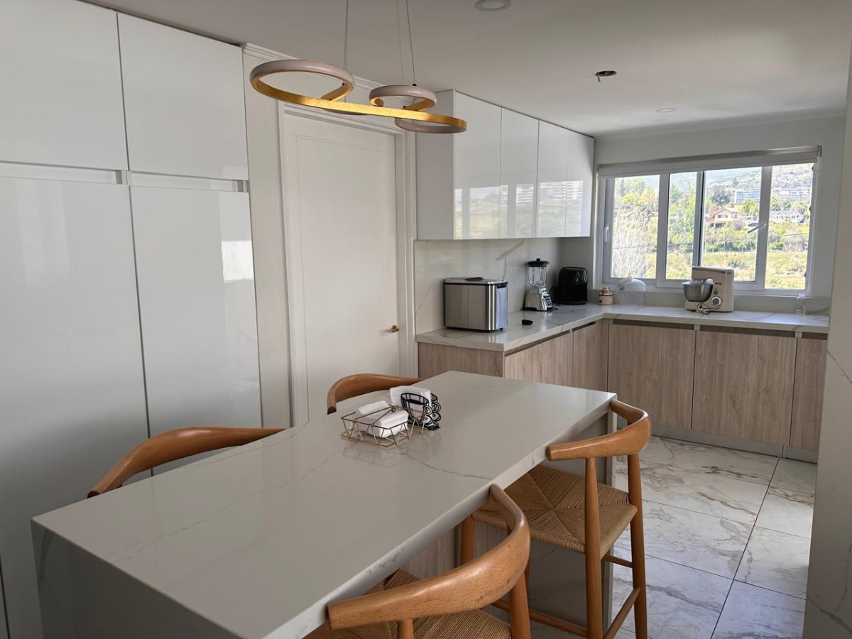 Arriendo Casa NO 4D en suite Walk-in cl&oacute;set 6B 3E 1B Los Dominicos - Las Condes