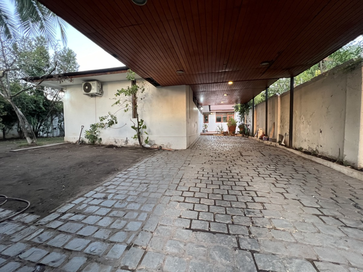 Venta Casa NO 5D en suite Walk-in cl&oacute;set 3B 3E 1B Los Dominicos - Las Condes