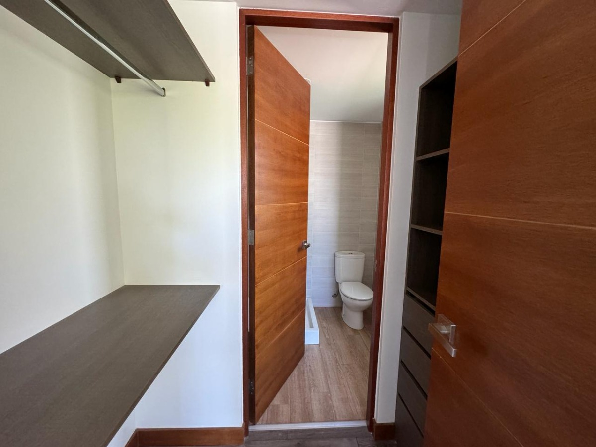 Venta Casa NO 6D Walk-in cl&oacute;set 4B 2E 1B San Carlos de Apoquindo - Las Condes