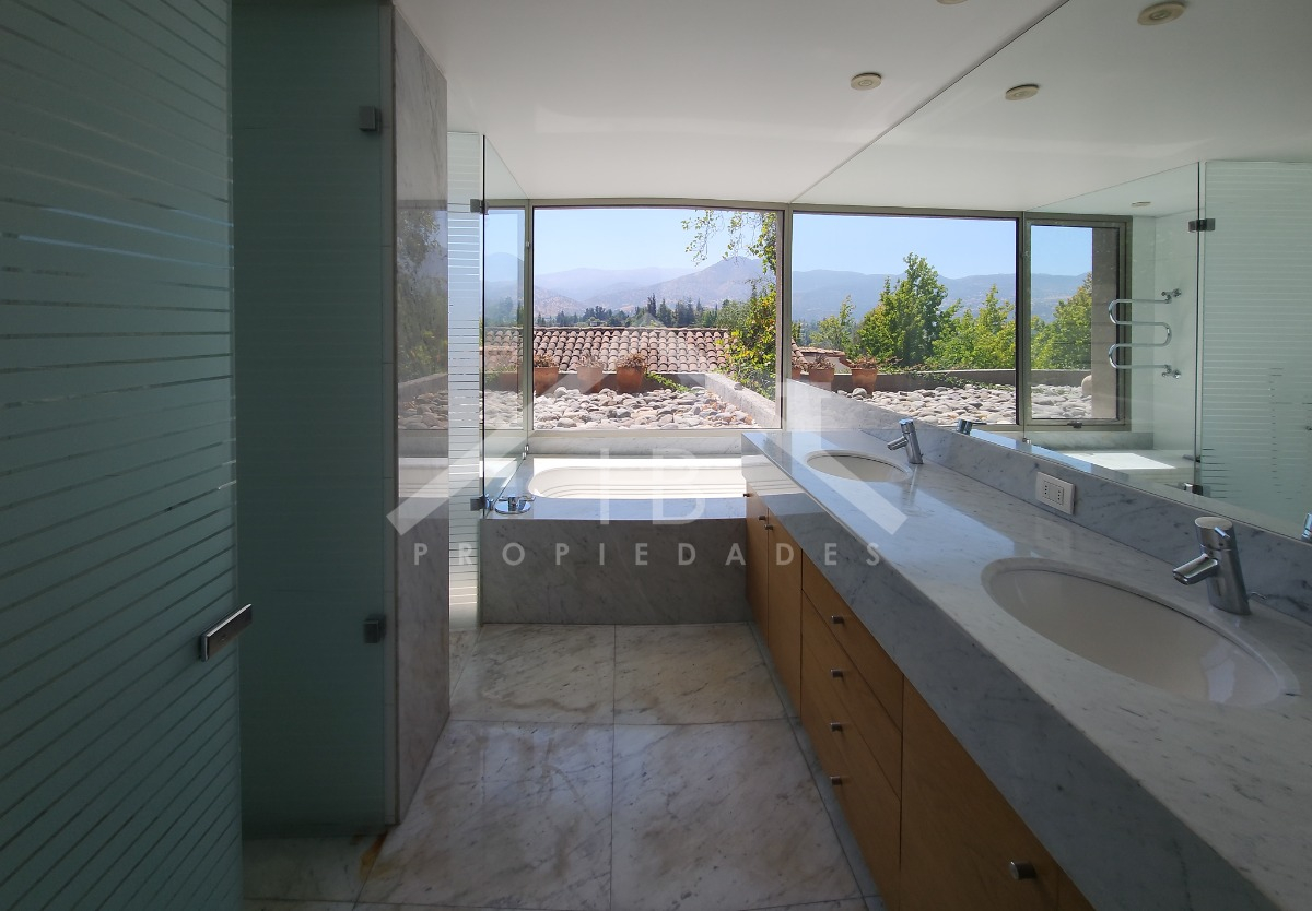 Arriendo Casa NO 4D en suite Walk-in cl&oacute;set 4B 3E 1B La Dehesa - Lo Barnechea