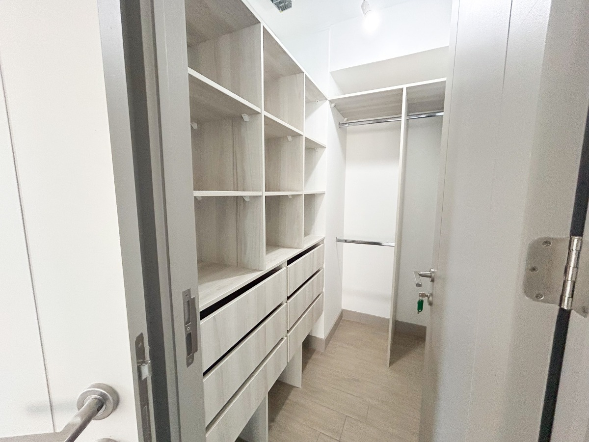 Venta Departamento P 2D en suite Walk-in cl&oacute;set 2B 1E 2Bd Plaza Ega&ntilde;a - &Ntilde;u&ntilde;oa