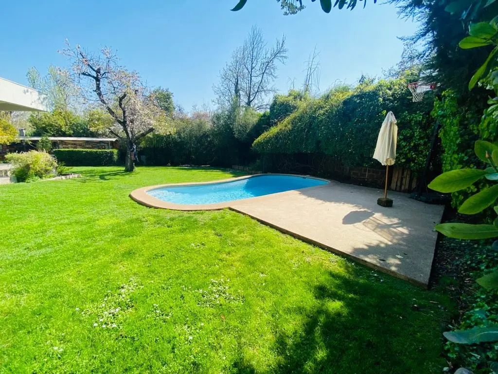 Venta Casa NO 6D 5B 4E 1B Los Dominicos - Las Condes