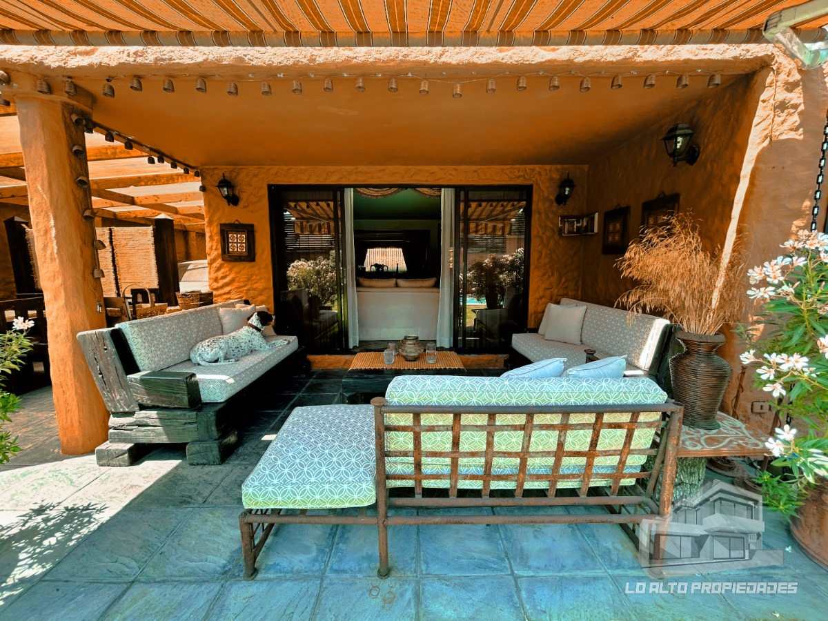 Venta Casa 5D en suite Walk-in cl&oacute;set 4B 4E 1B Metro Sim&oacute;n Bolivar - La Reina