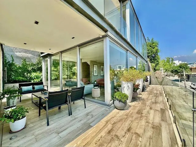 Venta Casa Oriente 4D 4B 3E Barrio El Golf - Las Condes