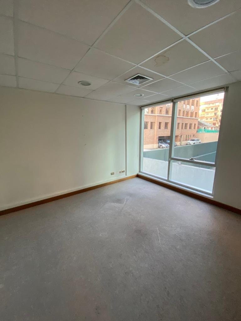 Arriendo Oficina 2B 1E 1B Metro Escuela Militar - Las Condes