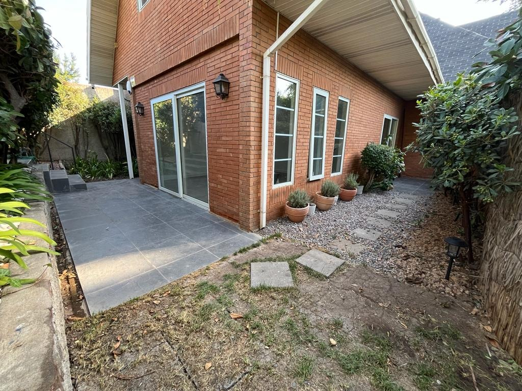 Arriendo Casa 2D Los Dominicos - Las Condes