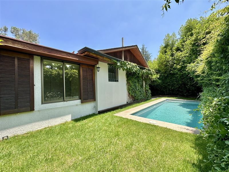 Arriendo Casa NorOriente-Poniente 5D 3B 2E 1B Jard&iacute;n Del Este - Vitacura