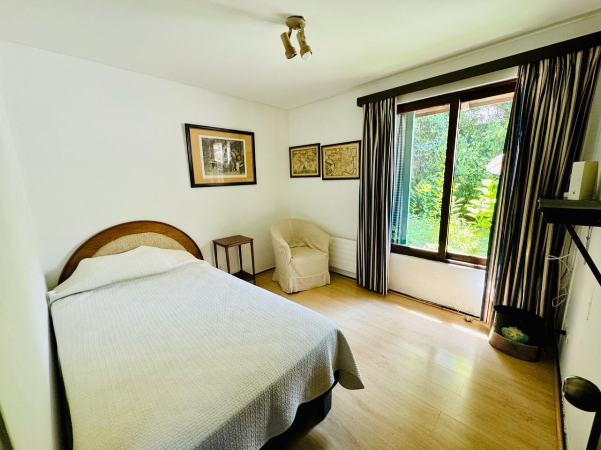 Venta Casa NO 4D Walk-in cl&oacute;set 3B 3E 1B Borde R&iacute;o - Casa Piedra - Vitacura