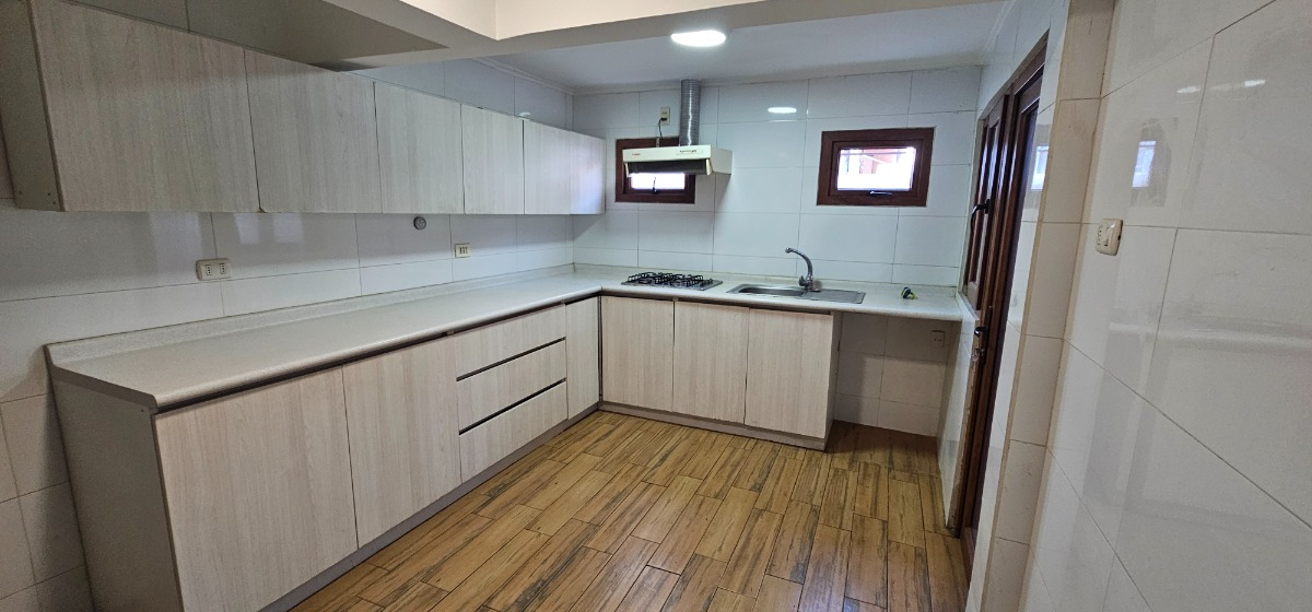 Arriendo Casa NO 5D en suite 3B 2E 1B Alto Las Condes - Las Condes