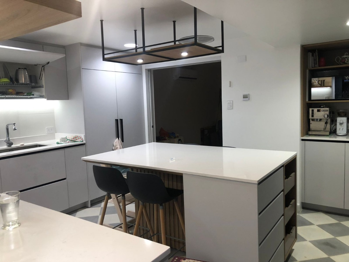 Arriendo Casa NP 4D 4B 2E 2B Borde R&iacute;o - Casa Piedra - Vitacura